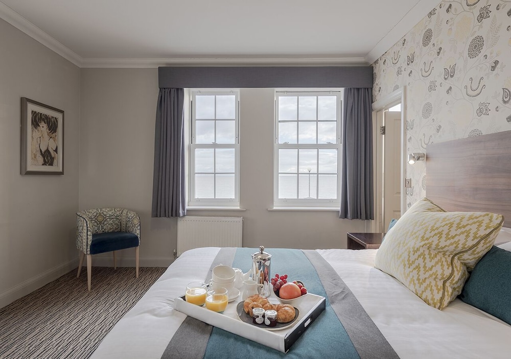 

Bari - Clacton-On-Sea - Kingscliff Hotel