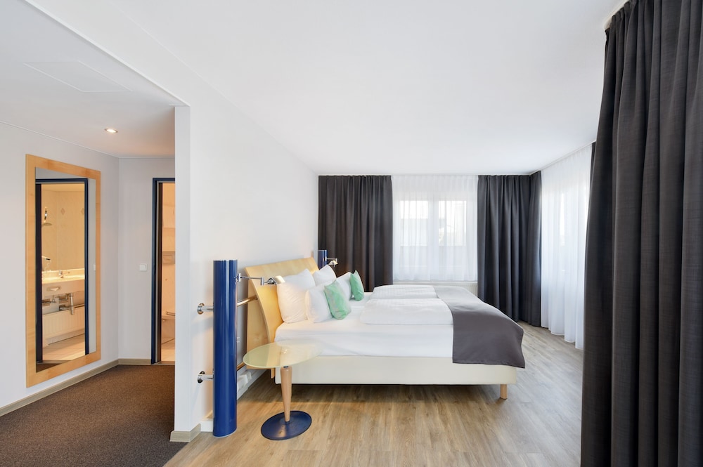

Napoli - Dresda - Amedia Dresden Elbpromenade, Trademark Collection by Wyndham