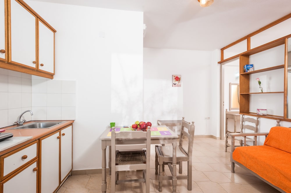 

Bari - Stalida - Panorama-Seaview Studios & Apartments