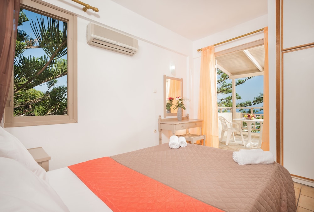

Bologna - Stalida - Panorama-Seaview Studios & Apartments