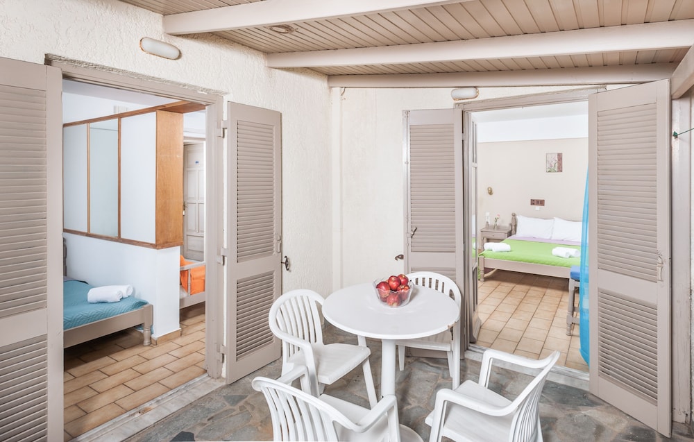 

Bari - Kato Gouves - Panorama-Seaview Studios & Apartments