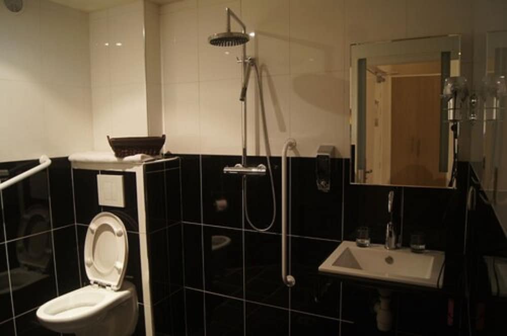 

Genova - Bobigny - Hotel Regina Montmartre