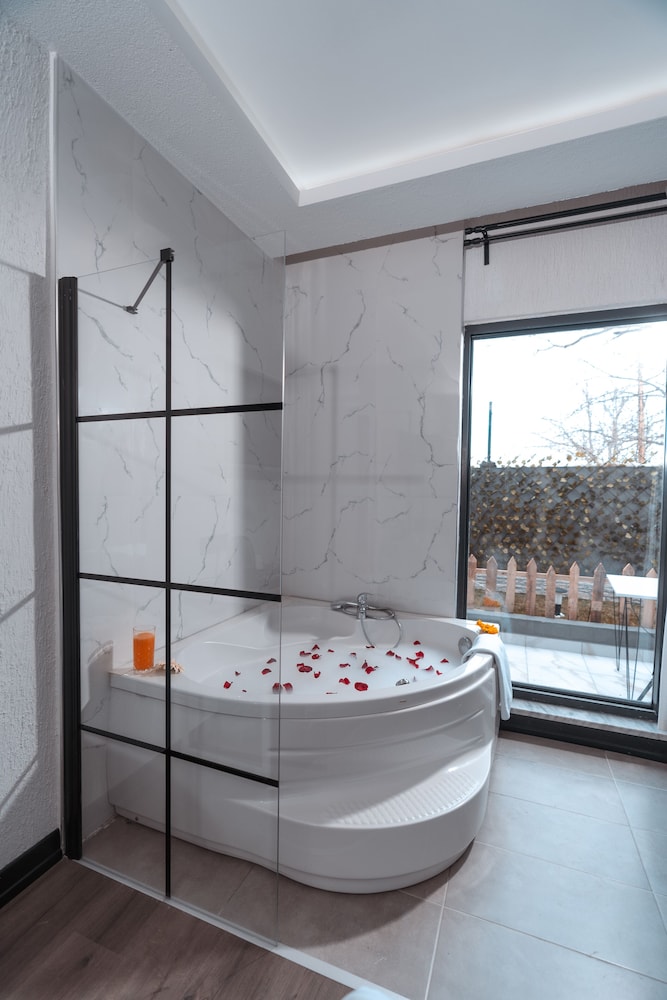 

Napoli - Istanbul, New Airport - Melanj Airport Hotel