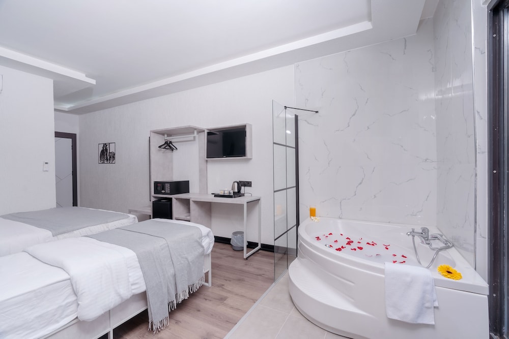 

Lamezia Terme - Istanbul - Melanj Airport Hotel