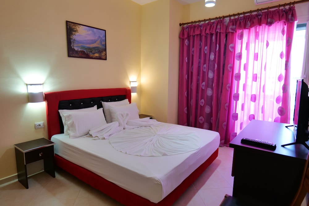 

Napoli - Ksamil - Divo Palace Hotel