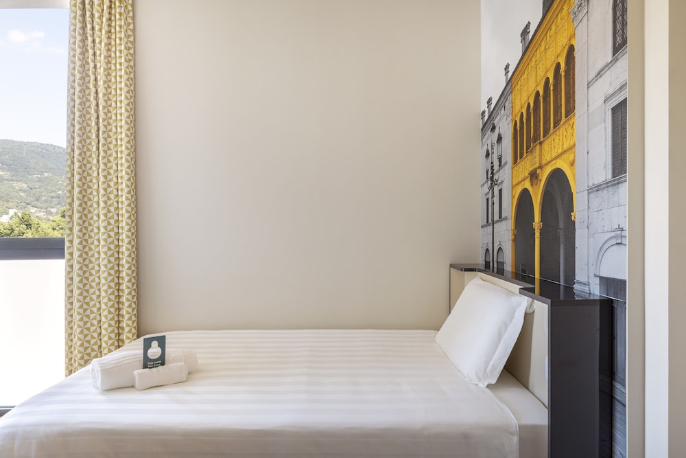 

Cagliari - Brescia - B&B Hotel Brescia