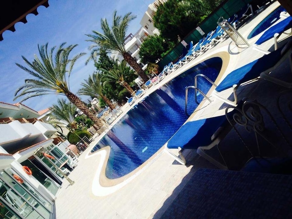 

Catania - Limassol - M. Moniatis Hotel