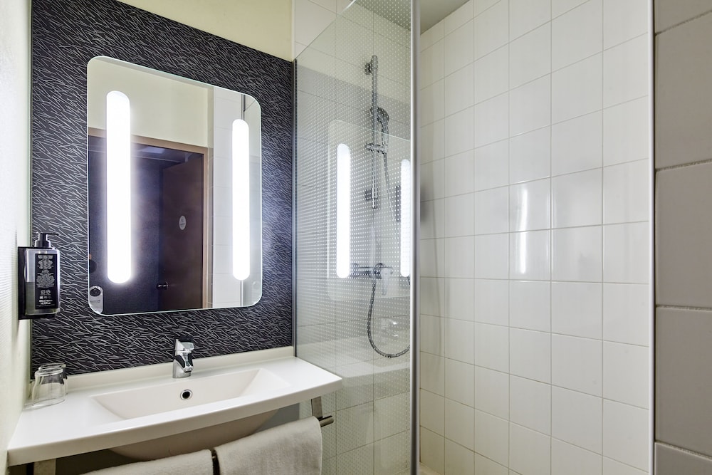 

Roma - Versailles - B&B HOTEL Versailles Le Chesnay
