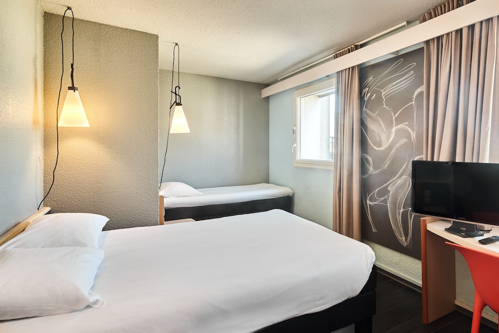

Roma - Versailles - B&B HOTEL Versailles Le Chesnay