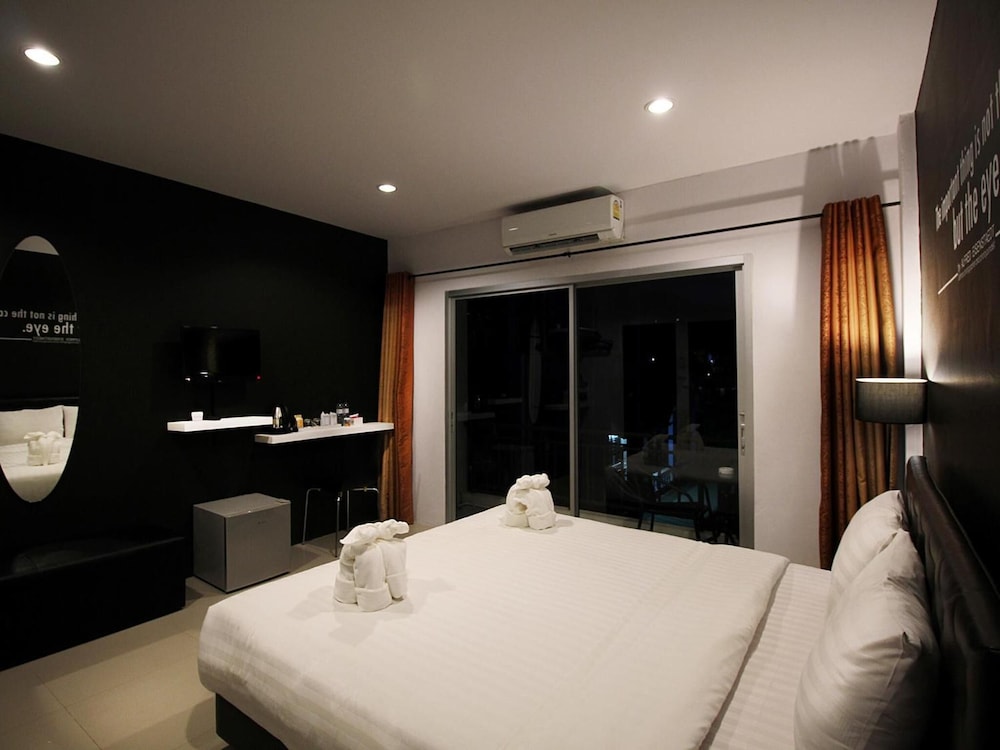 

Torino - Patong Beach - The Artist House