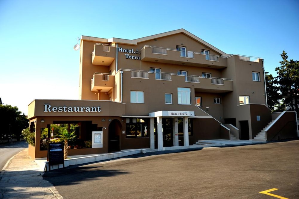 

Roma - Stara Novalja - Hotel Terra
