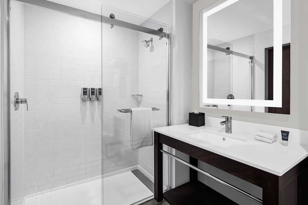 

Catania - Queens - Four Points by Sheraton Flushing