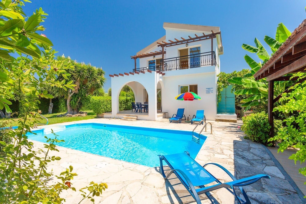 

Catania - Polis - Sun Beach Villa Thio Large Private Pool Walk to Beach A C Wifi Car Not Required - 2840