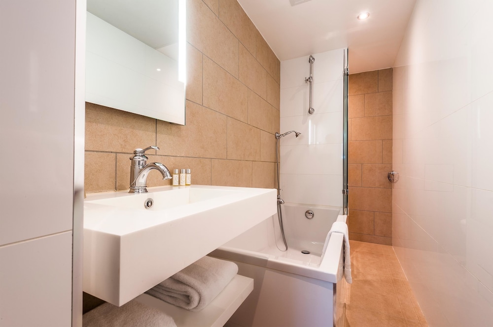 

Genova - Noisy-le-Grand - Best Western Saint Louis - Grand Paris Vincennes