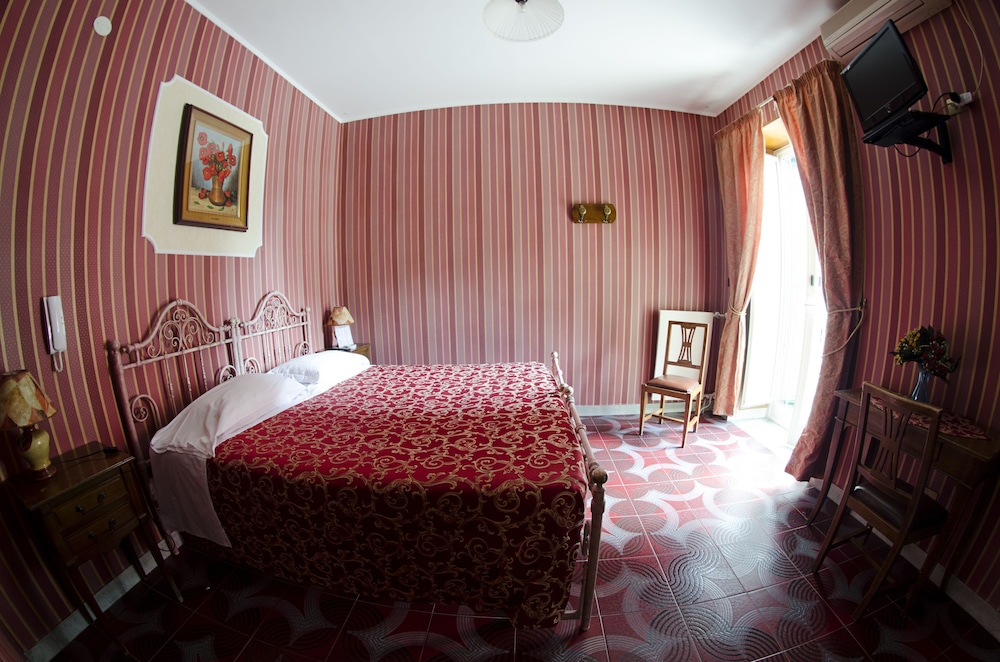 

Milano - Pozzuoli - Hotel Villa Maria