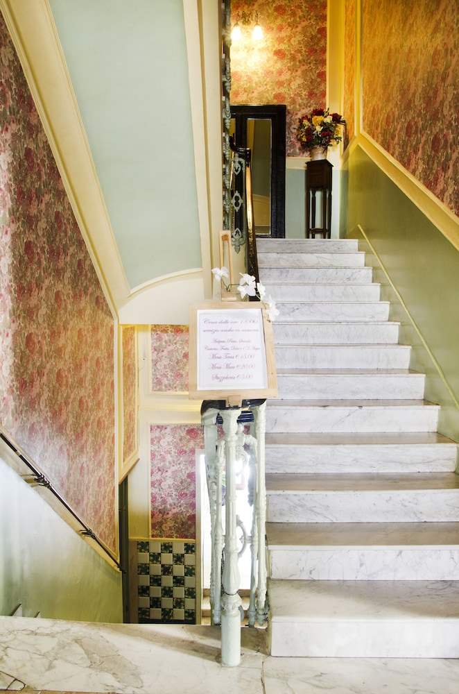 

Milano - Pozzuoli - Hotel Villa Maria