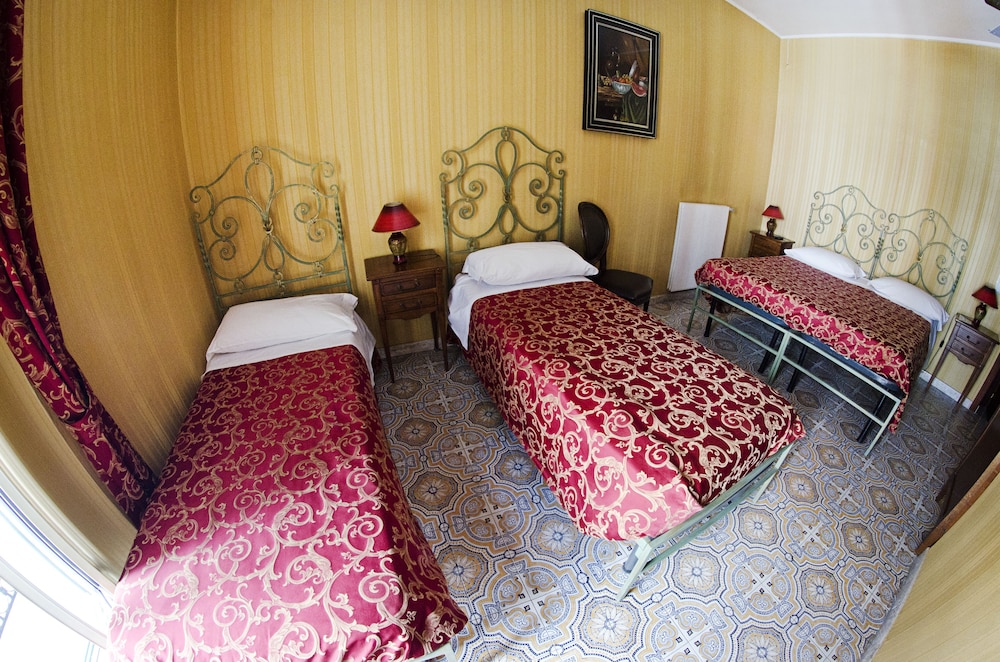 

Milano - Pozzuoli - Hotel Villa Maria