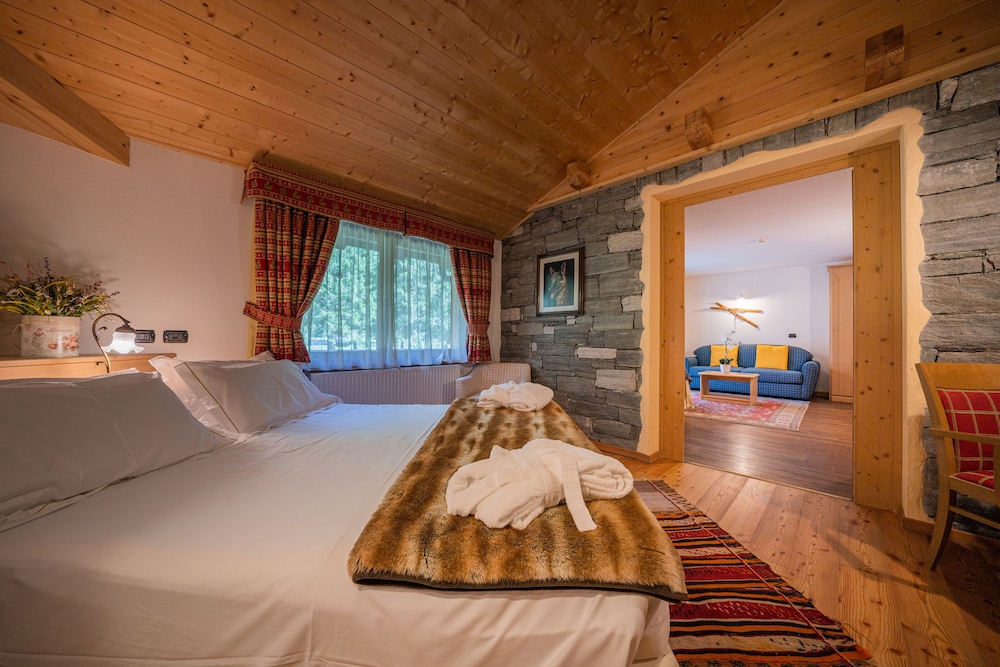

Cagliari - Gressoney-la-Trinité - Hotel Lo Scoiattolo