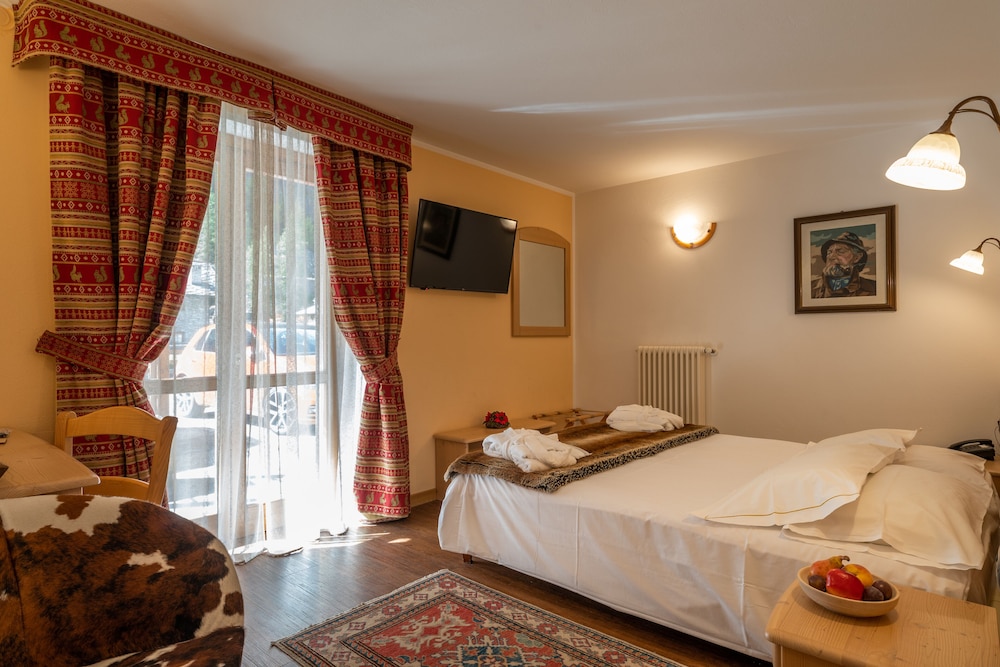 

Napoli - Champoluc - Lo Scoiattolo Hotel