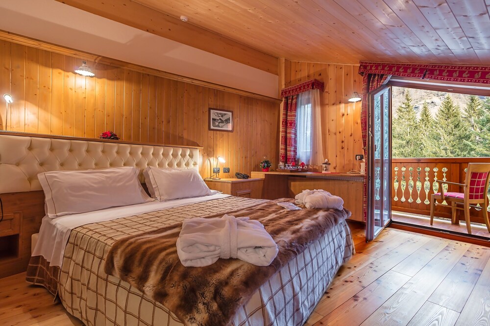 

Lamezia Terme - Gressoney-la-Trinité - Hotel Lo Scoiattolo