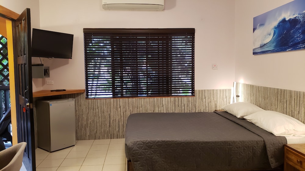 

Verona - Negril - Sunrise Club Hotel Restaurant & Bar