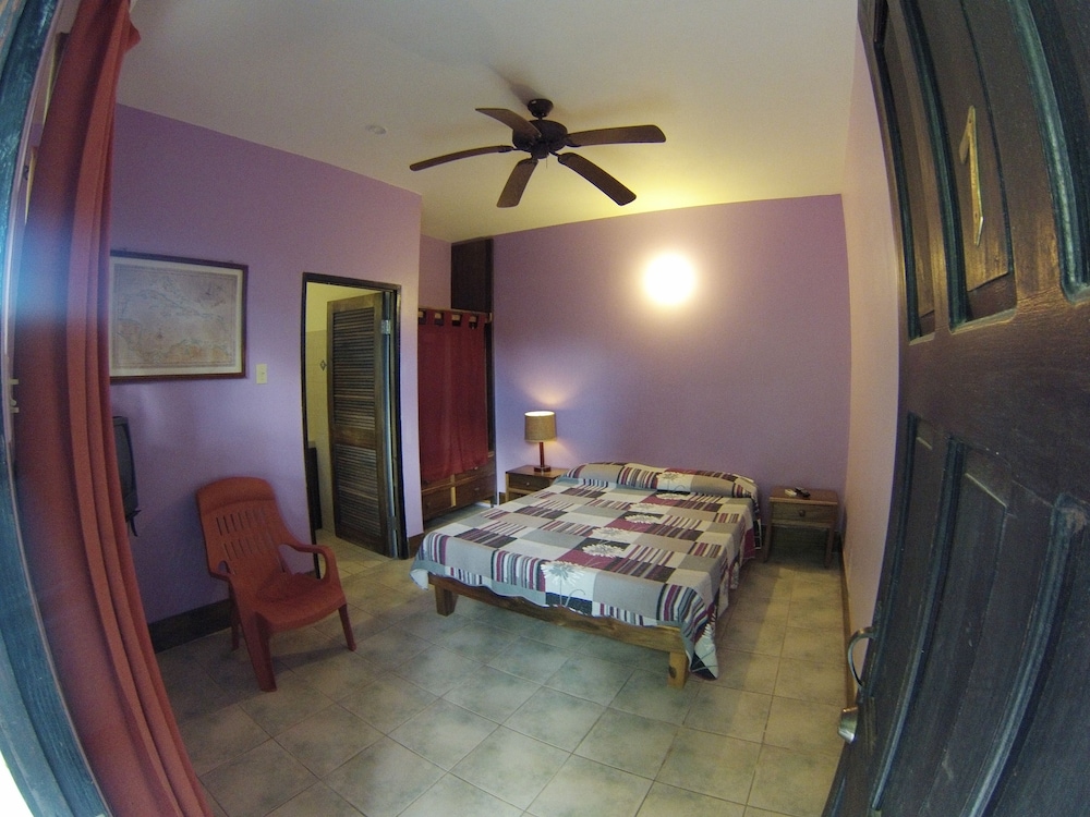 

Verona - Negril - Sunrise Club Hotel Restaurant & Bar