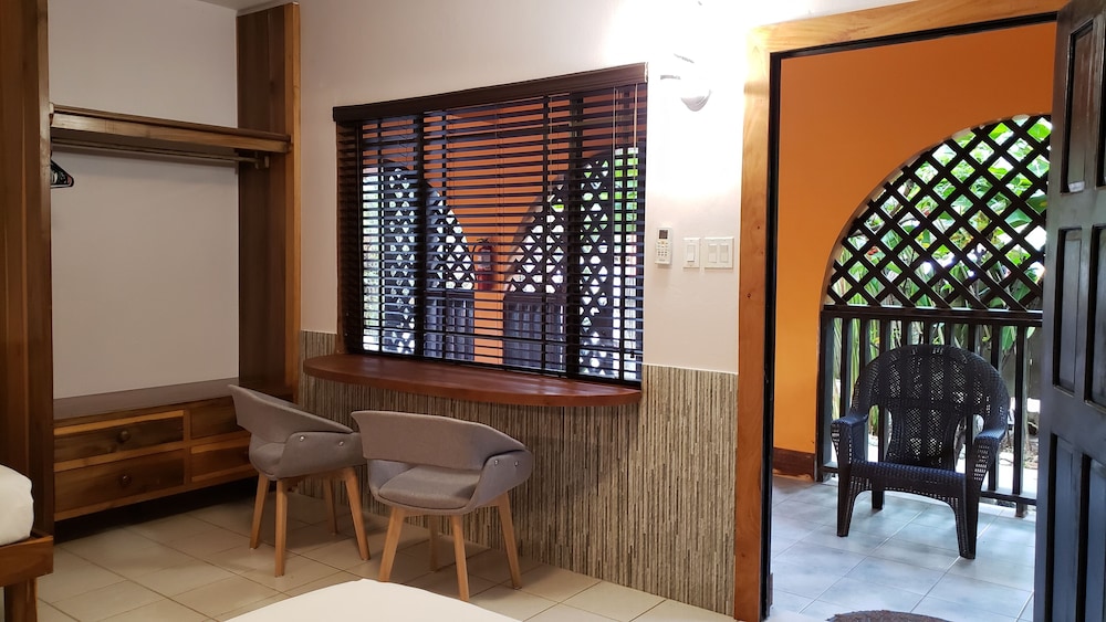 

Palermo - Negril - Sunrise Club Hotel Restaurant & Bar