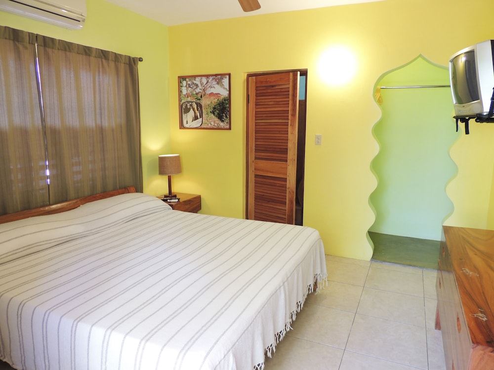 

Napoli - Negril - Sunrise Club Hotel Restaurant & Bar