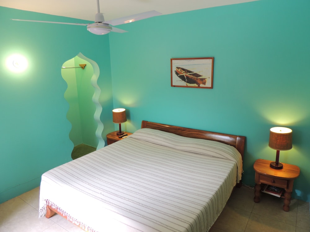 

Venezia - Negril - Sunrise Club Hotel Restaurant & Bar