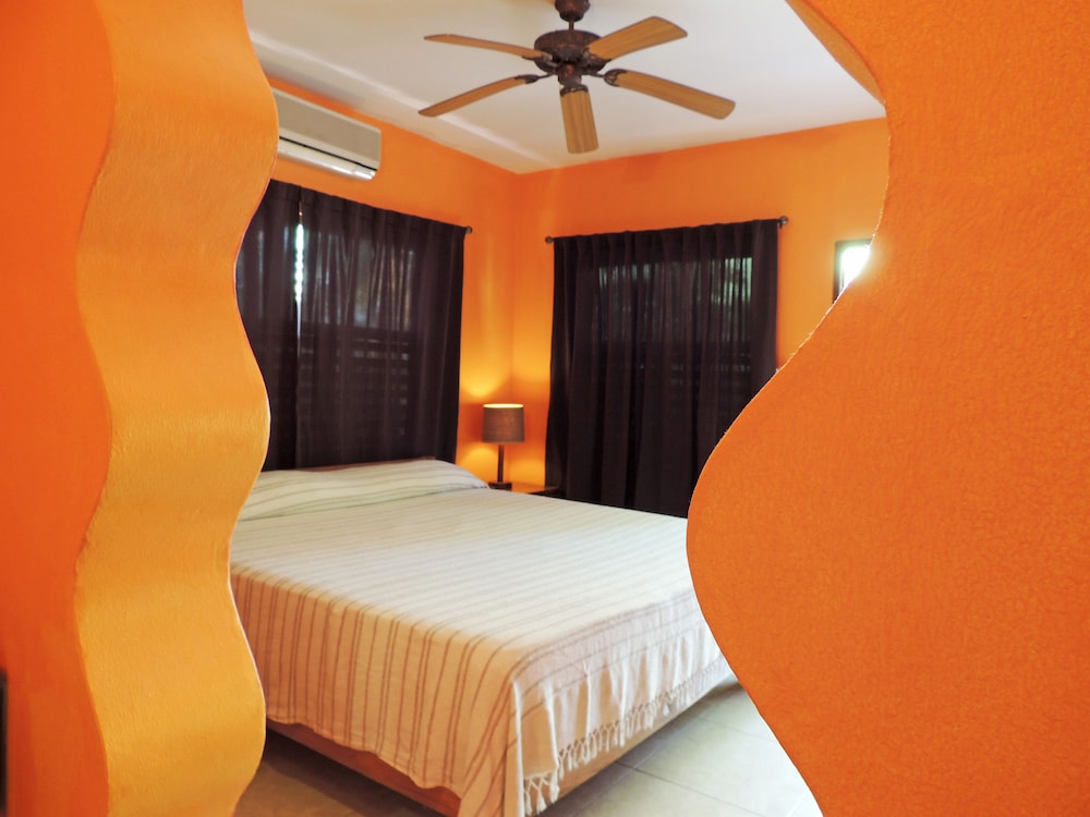 

Roma - Negril - Sunrise Club Hotel Restaurant & Bar