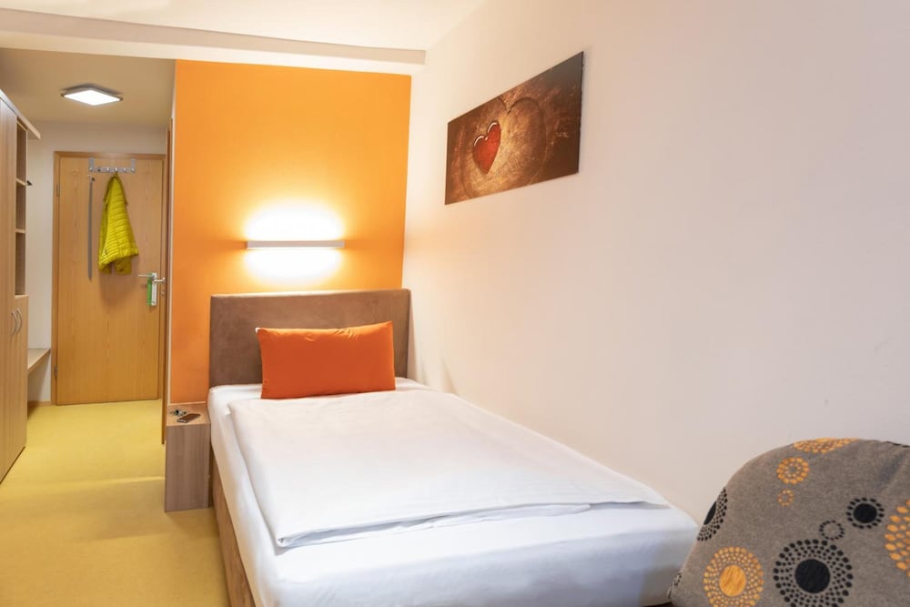 

Roma - Nördlingen - Landhotel Oßwald