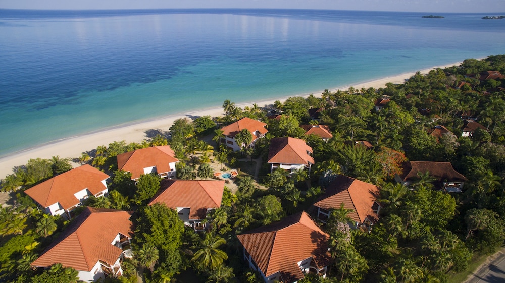 

Bologna - Negril - Couples Swept Away