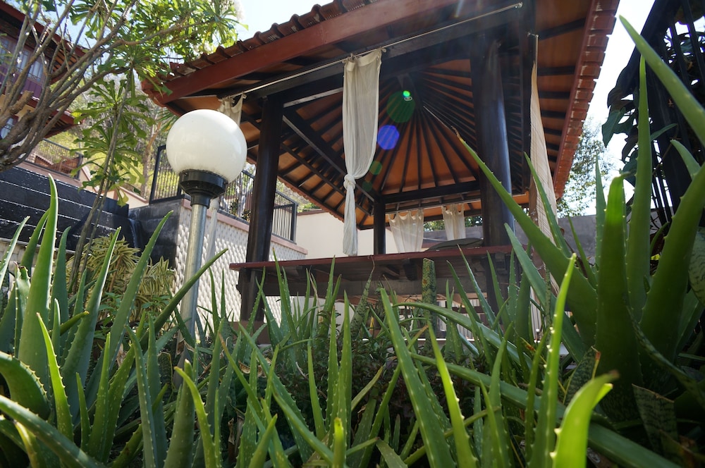 

Milano - Senggigi - Villa Mataano
