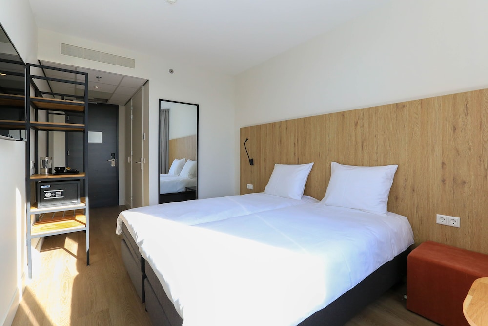 

Bari - Rotterdam - Fletcher Hotel Rotterdam-Airport