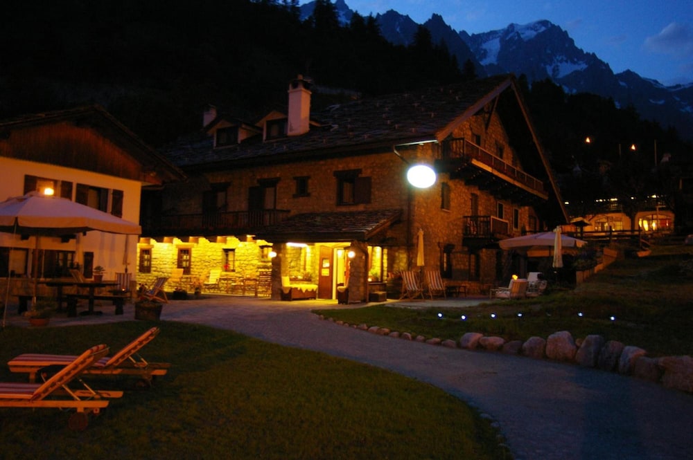 

Bari - Courmayeur - Hotel La Grange - Animal Chic Hotel
