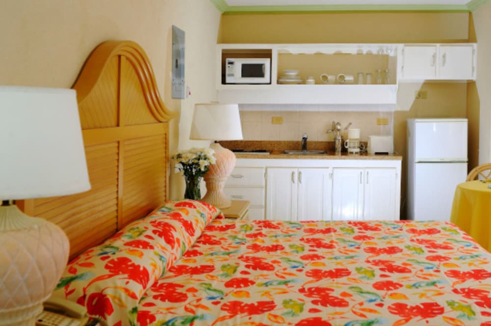 

Roma - Barbados-Christchurch - Golden Sands Hotel
