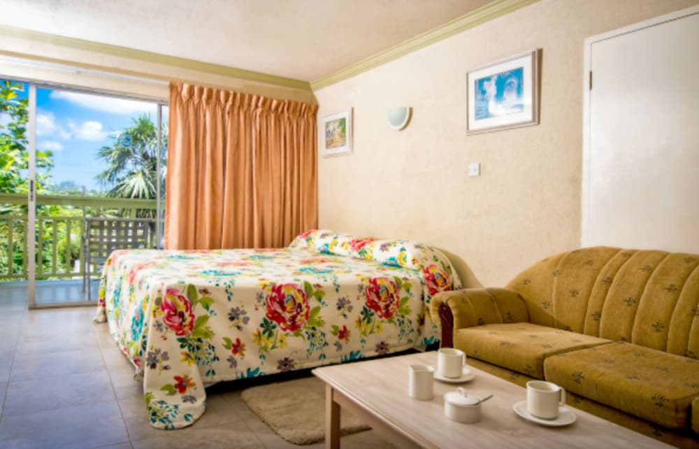 

Roma - Barbados-Christchurch - Golden Sands Hotel