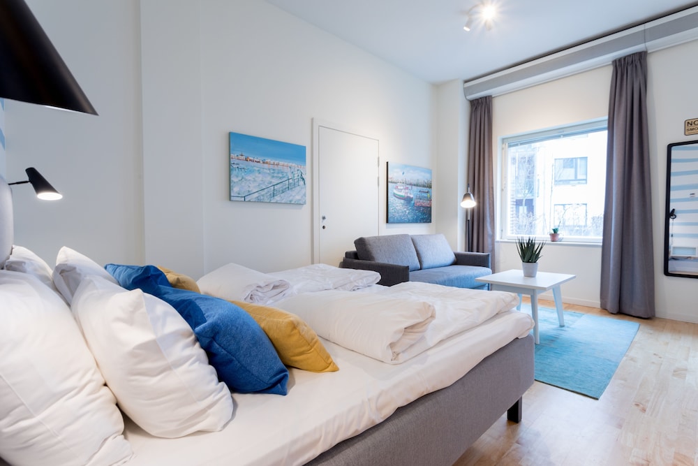 

Napoli - Solna - ApartDirect Hammarby Sjöstad