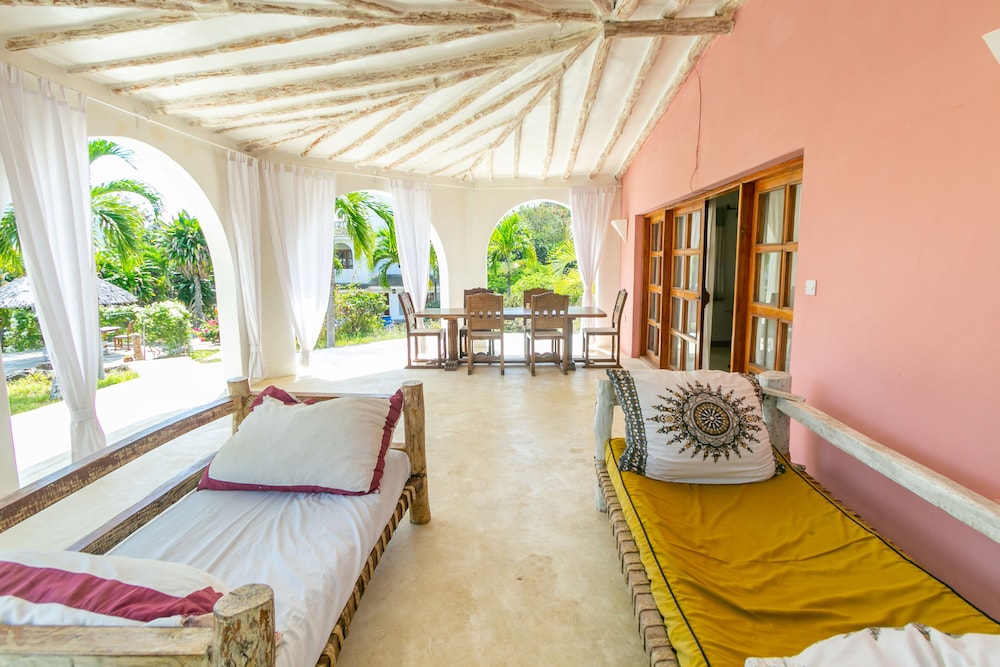 

Catania - Malindi - Pearls and Corals Resort