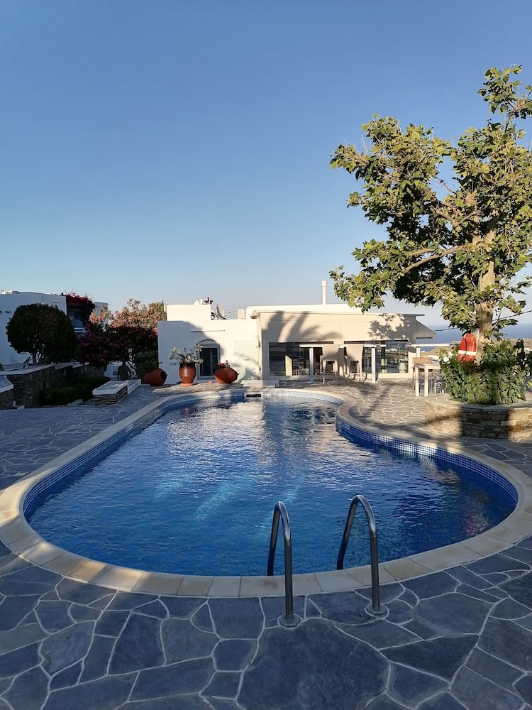 

Milano - Sifnos - Petali Village Hotel