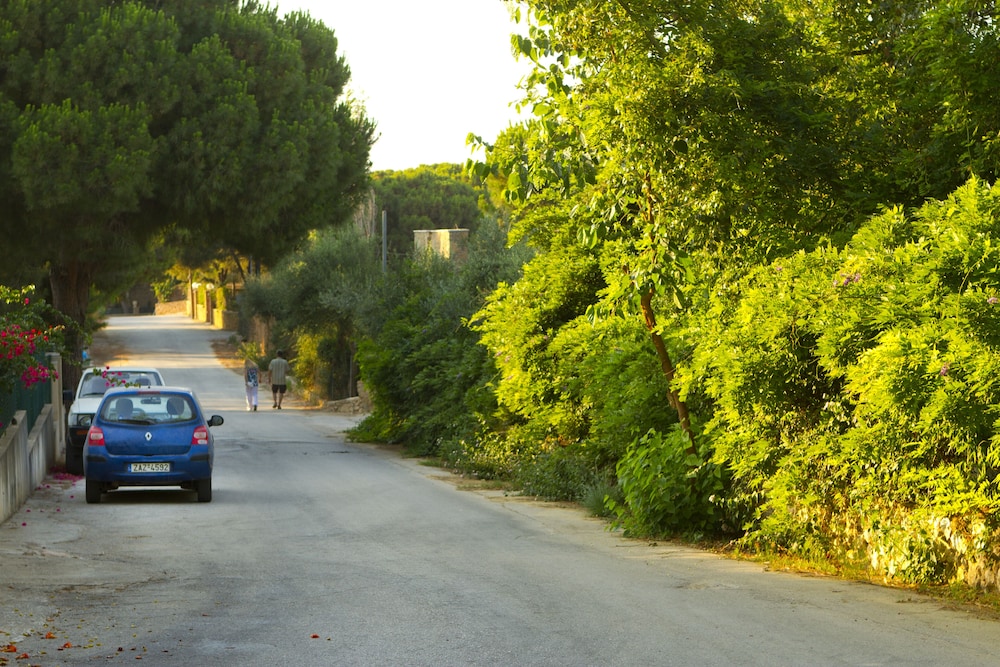 

Palermo - Vasilikos - Pyrgaraki Studios and Apartments