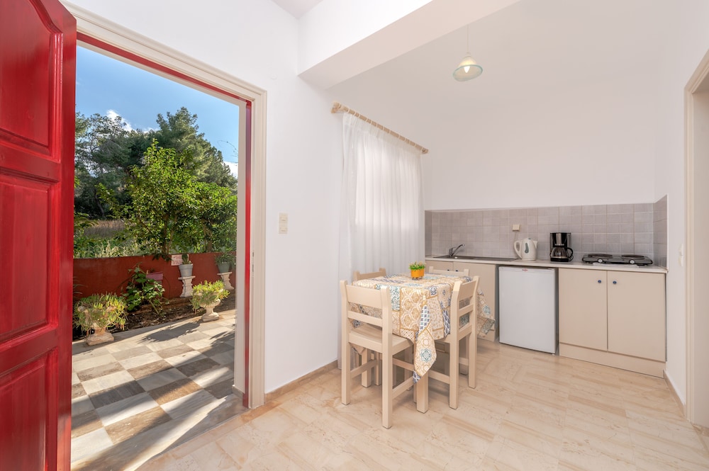 

Napoli - Vasilikos - Pyrgaraki Studios and Apartments