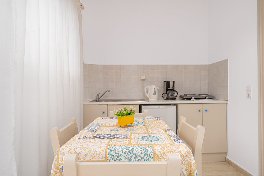 

Milano - Vasilikos - Pyrgaraki Studios and Apartments