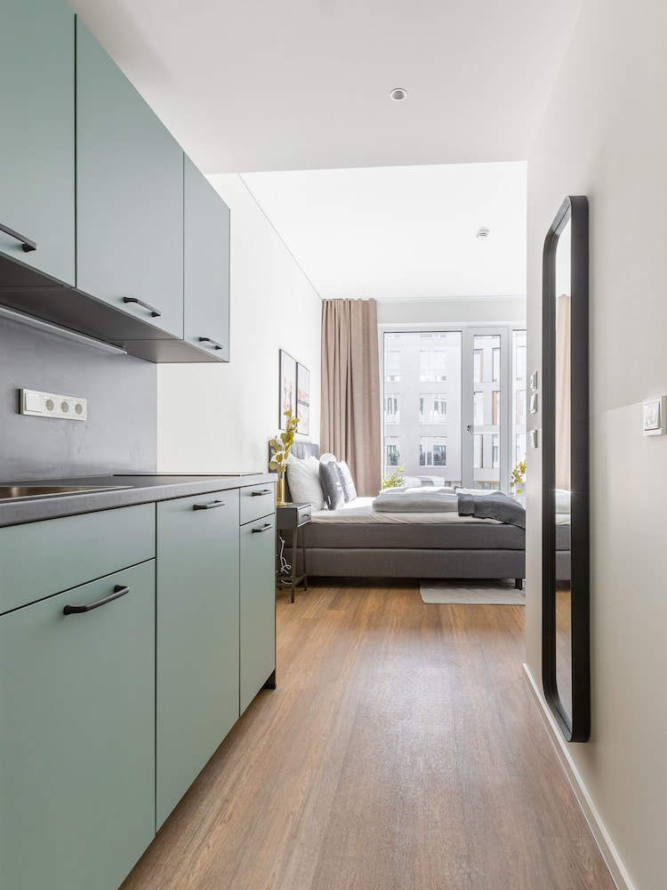 

Pisa - Berlin-Tegel - limehome Berlin Müllerstraße