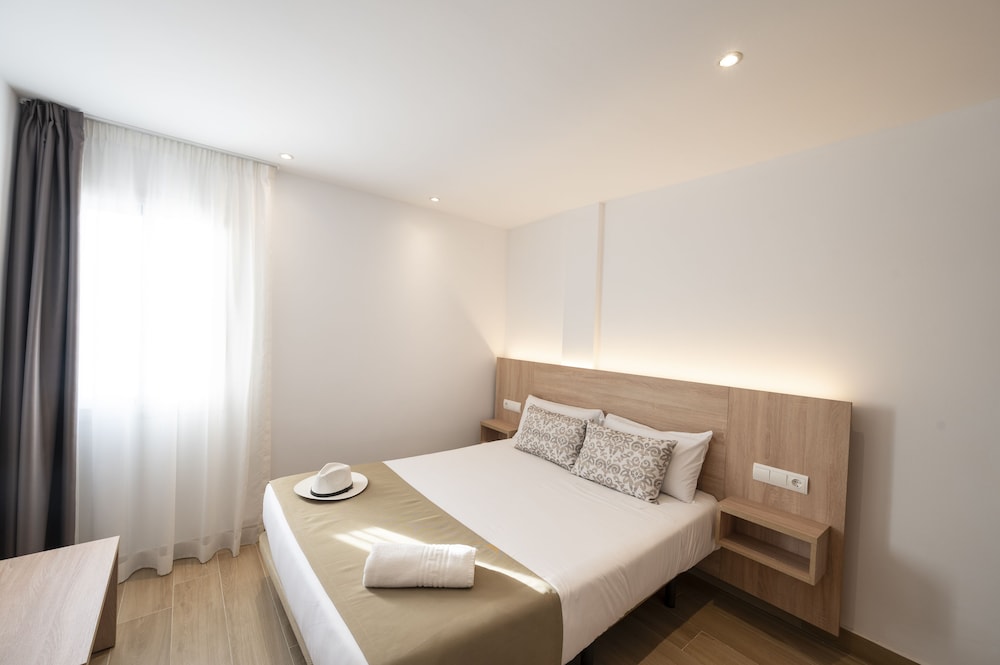 

Milano - Es Cubells - Apartamentos Blanco Sol