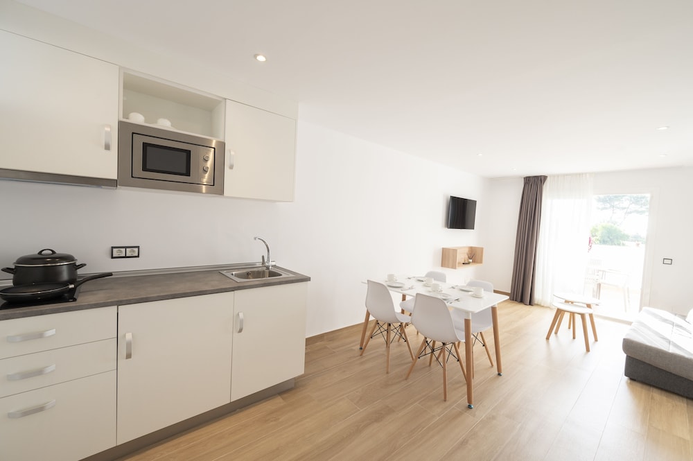 

Milano - Es Cubells - Apartamentos Blanco Sol