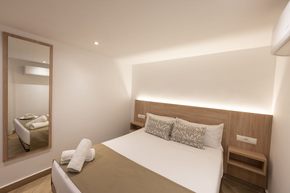

Milano - Es Cubells - Apartamentos Blanco Sol