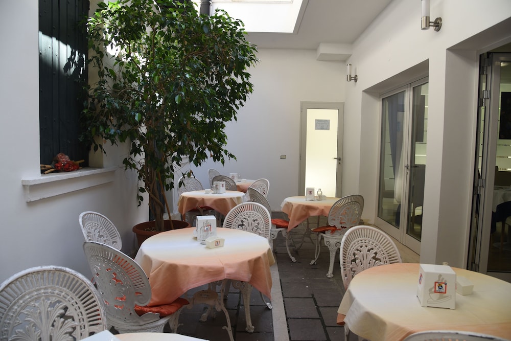 

Napoli - Preganziol - HOTEL DUCA D'AOSTA