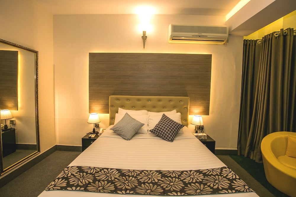

Napoli - Dhaka - Hotel Tropical Daisy