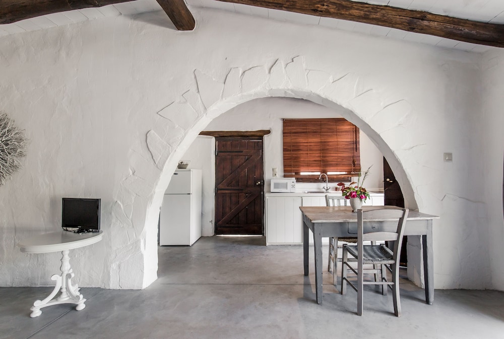 

Bologna - Soúgia - Monastery Estate Guesthouse